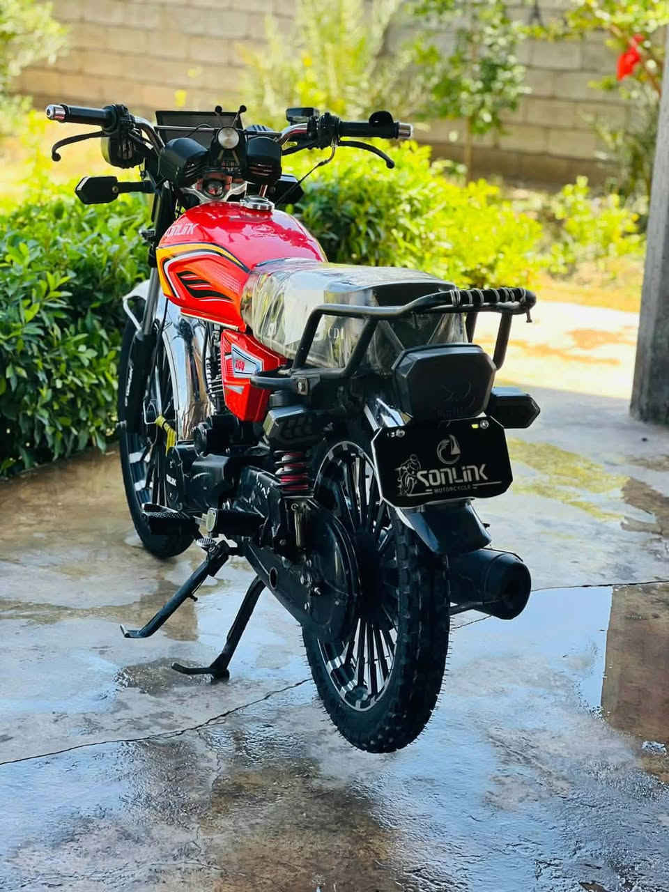 سونك باب الاول كفالة عامة اي نقص مابيه اي نقص مابيه 👉🏻👉🏻 مميز اللون البرتقالي 🧡 محرك 200cc شاشة شغالة كلشي شغال السعر 800وبيه مجال  المكان بعقوبة 
ويرهم مراوس تايكر 2025 حسب القناعة 
***********
