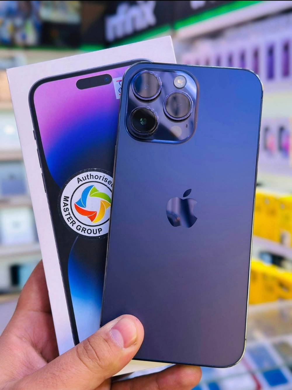 آيفون 14 برو ماكس • بطارية ٨٥٪ • كارتون وشاحن
