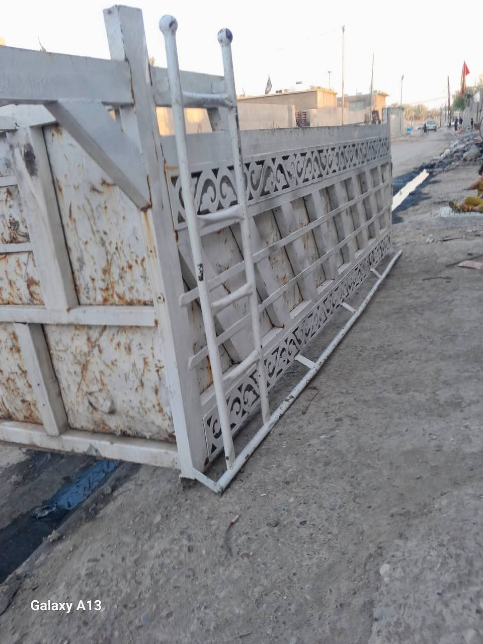 سلام عليكم محجر للبيع سعر 300وبي مجال بقداد لمعامل  ***********

