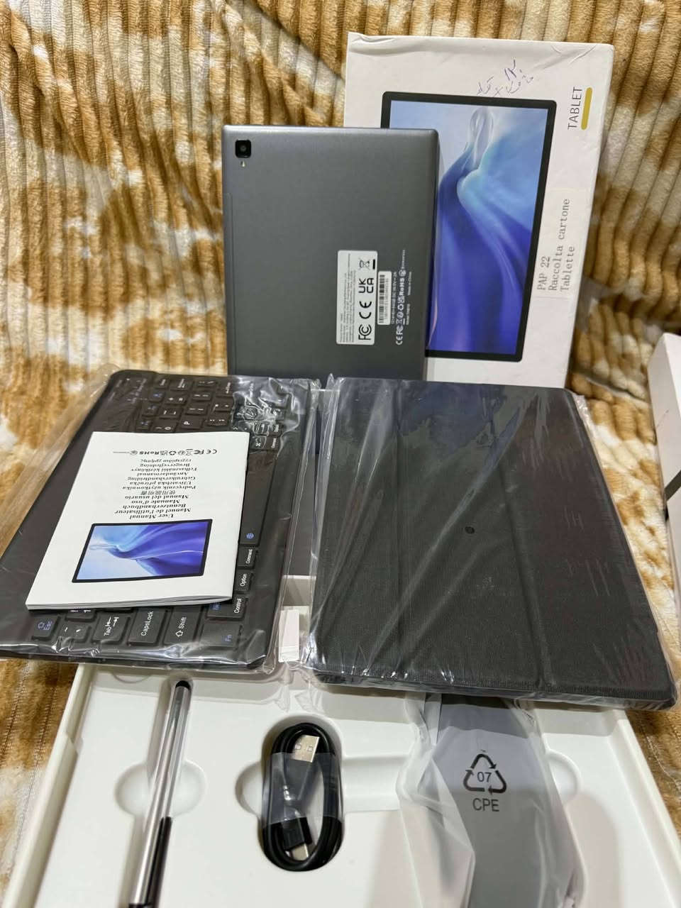 اسم الجهاز PAP 22 Raccolta Cartone Table📱
📱 الشاشة: 10.1 إنچ
💾 التخزين: 64GB أو 128GB حسب النسخة
🧠 الرام: توجد نسخة 4GB RAM + 64GB
🤖 النظام: Android 13، وبعض الإعلانات تذكر Android 14
📶 Wi-Fi
⌨️ يدعم كيبورد وقلم، وبعض الحزم تأتي مع ماوس
🔌 الشحن: 5V / 2A ظاهر على ملصق الجهاز
📷 كاميرا خلفية موجودة
السعر ١٥٠ وبي مجال
بغداد حي العامل الاتصال ***********
