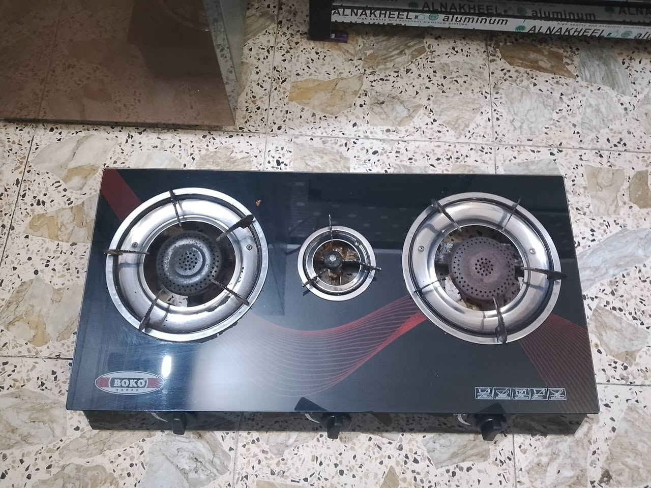 سلام عليكم
طباخ منضدي 3 عيون 
سعر 35 وبي مجال 
***********
