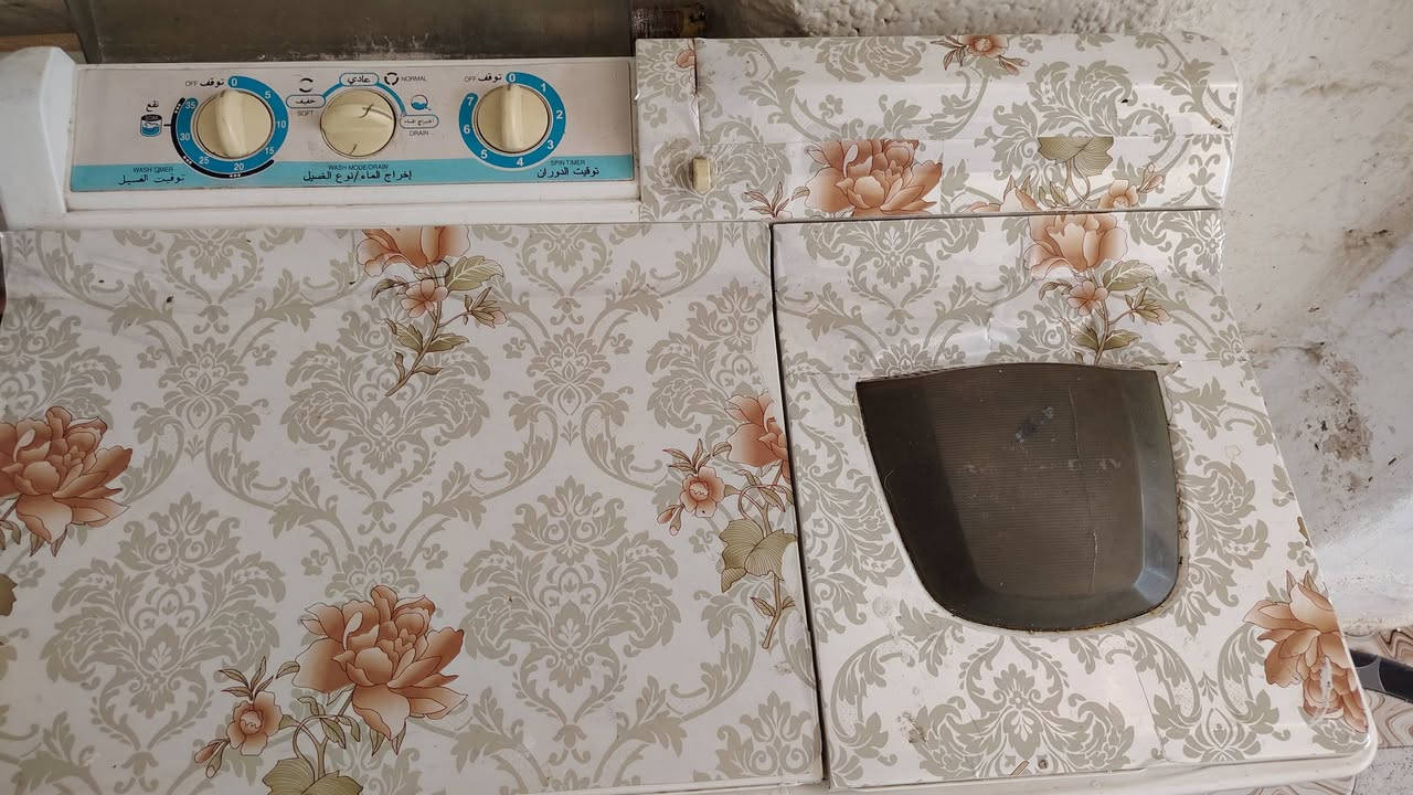سلام عليكم غسالة للبيع نوعيه هيتاشي نضيف مابي عيب السعر ٧٥ بي مجال شراي يجي خاص اويخابر ***********

