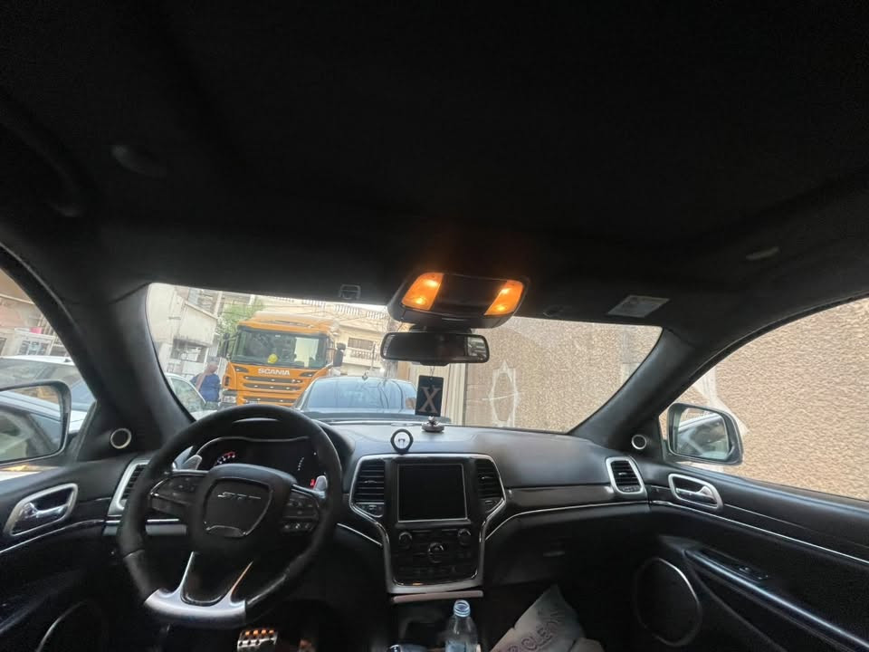 سلام. عليكم جيب. SRT 2015
عليه. هدرز. لونك تيوب. او شوته. 
مكفوله بدون ايرباك. 
فووول مواصفات.
للبيع فقط. سعر. 21 
***********
