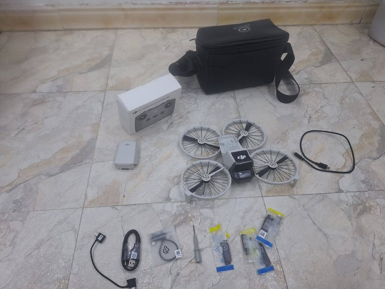 Dji فليب
حبايب طبعا نسيت اصور كارتونه الي ويا
هم موجوده
توصيل بس بصره او انت تجي عليها
  بل نسبه للسعر 550 وبي مجال للشراي
وذا انت من غير محافضه تجي عليها او تدزلك سايق وتدلل
 وهم افحص الدرون الك من تجي وتدلل
