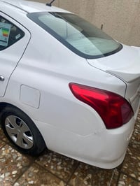 نيسان سني 2020 ابيض اللون بغداد بأسمي  جاملغ عكس السايق وشويه من البند...