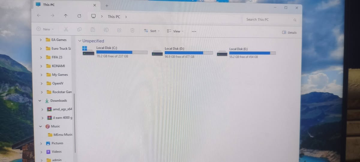 سلام عليكم pc للبيع السعر (500) وبيه مجال  تحتوي على حساب ستيم بي ٤٠٠٠ لعبه جميع الالعاب تكدر تنزله مجاني ملحاقاته شاشة asus 100 hz كيبورد لد ماوس لاسلكي سبيكر سماعات زوج جوستكات xbox 360 كارت الشاشة بي مروحه وحده واكفه ولا مآثره ع الأداء واذا تحب اشوف الأداء عندي قناة ع اليوتيوب راسلني وادزلك الرابط  اذا شراي تعال للبيت شغل وافحص واقتنع وشايف كل الخير
مكاني محمودية ناحية الرشيد 
للاتصال 
***********
***********
المواصفات :

(GPU): GTX 1060 6GB AMP EDITION

(RAM): 16GB (2X8) ddr4 

(Motherboard):MsiZ390

(STORAGE): SSD 256GB + 1TB HDD

(Cooler):Deepcool AG400

(PSU):750W

(Monitor):ASUSMonitor FHD (1920x1080) 100HZ

(CPU): Ci3 8100 3.6GHz

(Operating system): windows 11 pro
الالعاب الي بيه 
euro truck simulator 2
Forza horizon 6
tennis 4
MxGP 2024
efootball 2026
Pes2021 updet 2026
Battlefield 5
Gta 5 محدثه بجميع السيارات اكثر من ٦٠٠ سيارة جديده
efootball2027
Battlefield 2
Call of duty wwii
RALLY DIRTY.2
CROSSA RALLY
ASSETTO CROSSA 
Mx vs Atv .
وجان بيه فيفا ٢٣ حذفته بالغلط 😅

سلام عليكم pc للبيع السعر (500) وبيه مجال  تحتوي على حساب ستيم بي ٤٠٠٠ لعبه جميع الالعاب تكدر تنزله مجاني ملحاقاته شاشة asus 100 hz كيبورد لد ماوس لاسلكي سبيكر سماعات زوج جوستكات xbox 360 كارت الشاشة بي مروحه وحده واكفه ولا مآثره ع الأداء واذا تحب اشوف الأداء عندي قناة ع اليوتيوب راسلني وادزلك الرابط  اذا شراي تعال للبيت شغل وافحص واقتنع وشايف كل الخير
