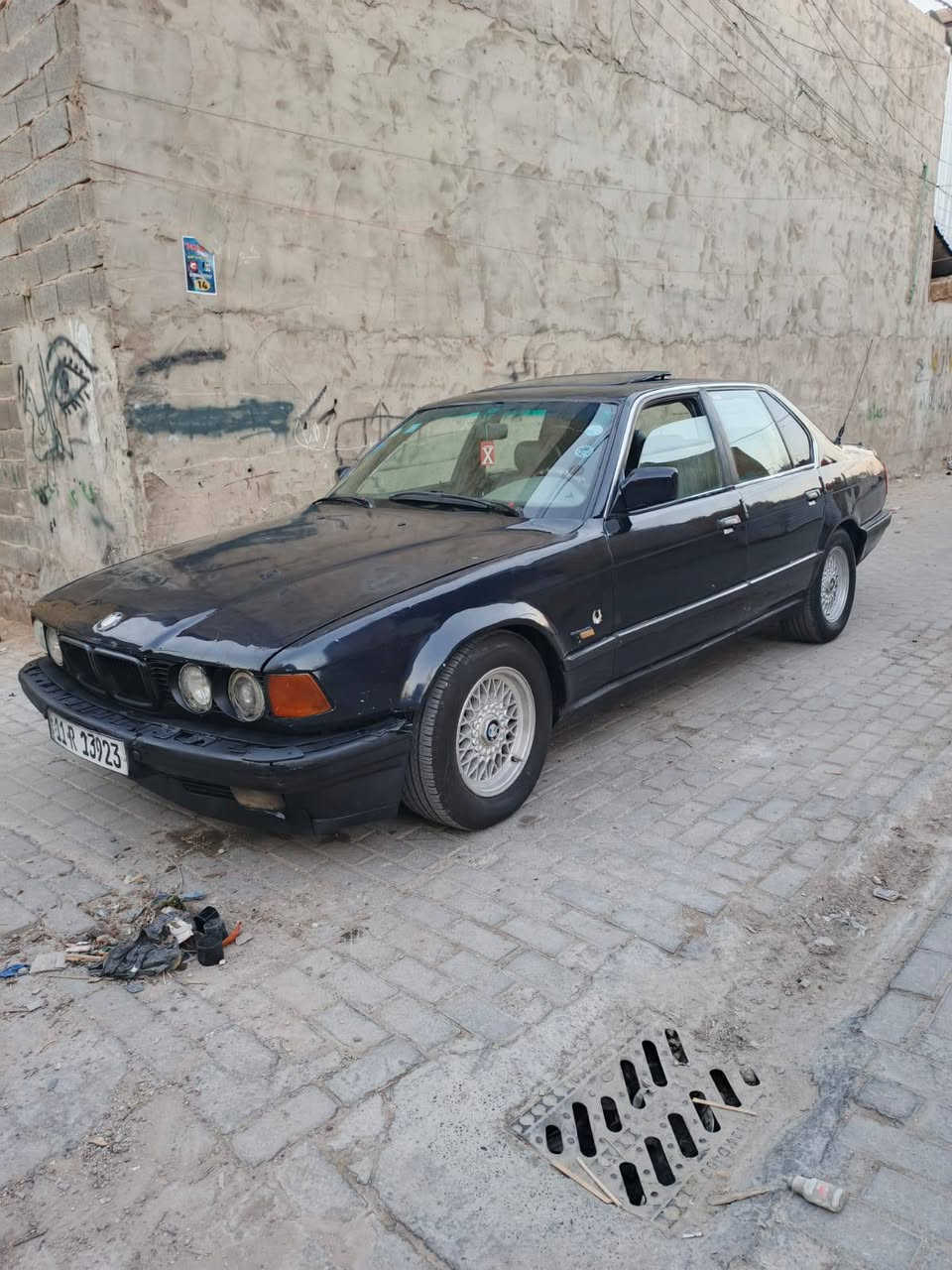 سلام عليكم شباب بيم رقم بغداد نكلزي/735مودل 94. /سنويهاله 29تنتهي/ محرك وكير شرط كهربايت كله شقاله صدرامامي خلفي جديد تخم تايرجديد 
سعر سياره 35وبيه مجال 
رقم صاحب السيارة ***********مكان سياره بغداد مدانت صدر
