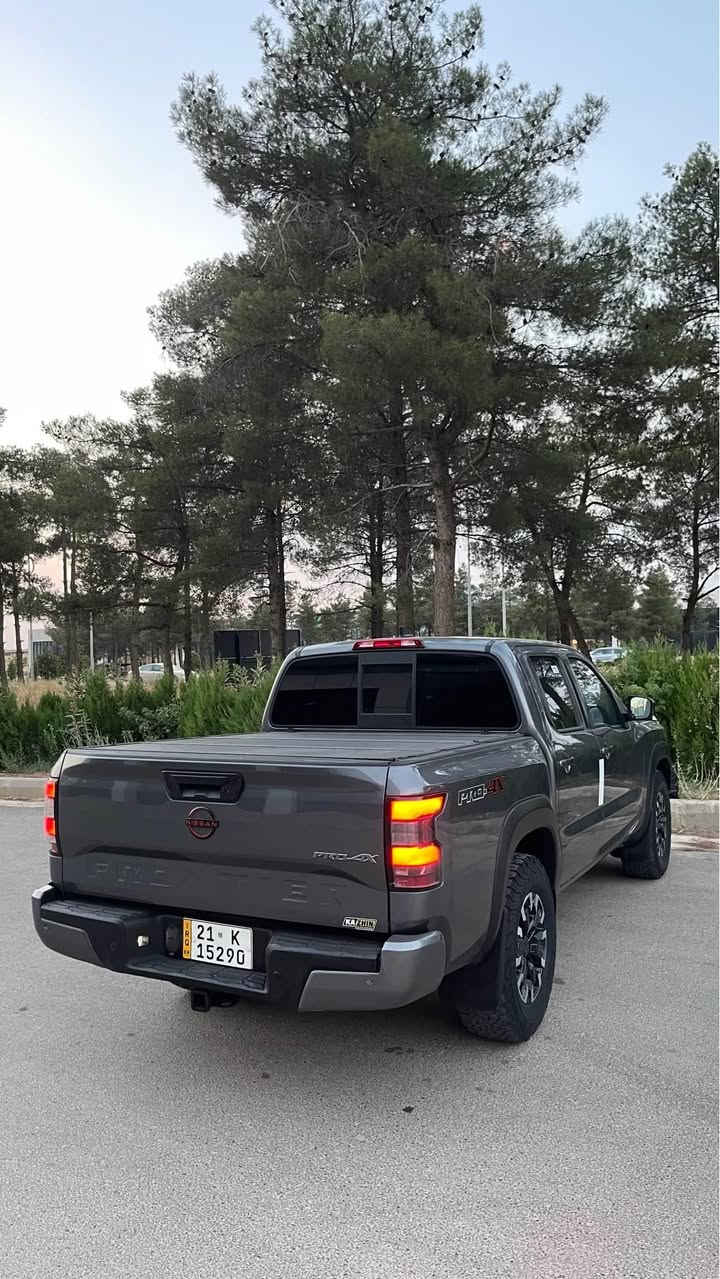سڵاوتان لێبێت nissan fronter pro 4x مۆدێل ٢٠٢٢ سەیارەکە کەنەدییە ٤٠،٠٠٠ مایڵ ڕۆشتووە تەنها بستێک لە بۆنیتەکەی پ.د،ڕ هەیە بۆیاخی نییە سەیارەکە گێڕو مەکینەی نەکراوەتەوە و بەشەرت مەکینە ٣.٨ لتری ٦ بستۆنە 
مواصەفات:
بەسمە 
کامێرا ٣٦٠ 
حاسە
رادار
قفڵ ئەکسل
لایت لید+زینۆن
شاشە
کوشن چەرم +کارەبایی
ڕاداری ناوچەی کوێر
زۆر مواسەفاتی دیکە
نرخی ٢٨٥ وەرەقەو مەجال
ژمارەی مۆبایل:*********** السليمانية, العراق
