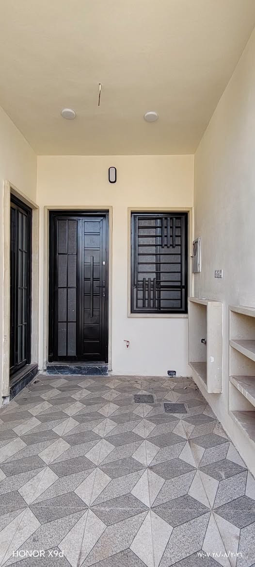 بيت للبيع مساحه ١٠٠م سندطابو الزهور بناءحديث طابقين ثلاثة غرف نوم وهول ومطبخ واستقبال وصحيات للطابقين
حي الانتصار شارع 30
قرب التجاري
***********
***********
السعر 85 مليون
