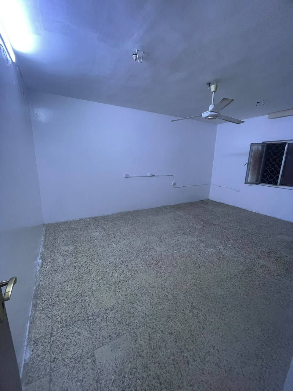 🏠 مشتمل للإيجار في السيدية
📍 طابق أول – معزول عزل تام
📐 المساحة: 300 متر

يتكون من: • غرف نوم عدد 2
• صالة
• مطبخ
• خدمات

📞 للتواصل: ***********
