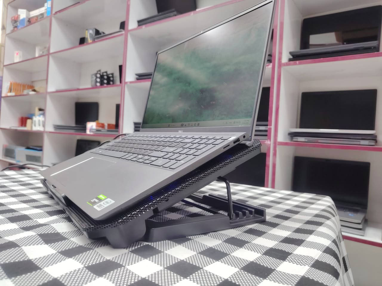 🔥 Dell Vostro 7500 – أداء قوي للألعاب، التصميم، والمونتاج
💻 المواصفات:

- Core i7 الجيل العاشر H
- RAM: 16GB DDR4
- SSD: 512GB M.2
- Intel UHD Graphics
- NVIDIA GeForce GTX 1650 Ti 4GB
- شاشة 15.6" FHD (1920×1080)

💰 السعر: 750,000 دينار فقط

📦 المتوفر: قطعتين فقط.

📍 العنوان: بغداد – الأمين الثانية – شارع النواب

📱 واتساب: ***********

🎥 📸 ما متأكد من حالة اللابتوب؟

لا تشيل هم، إنت حدد الجزء اللي تريد تشوفه، وإحنا نصوره إلك بدقة قبل الشراء.

✅ الشاشة
✅ الكيبورد
✅ المنافذ (USB / HDMI وغيرها)
✅ الهيكل والزوايا
✅ البطارية
✅ أي جزء آخر تطلبه

إنت حدد... وإحنا نصورلك. لضمان راحتك وشفافية كاملة قبل الشراء. 🤝
