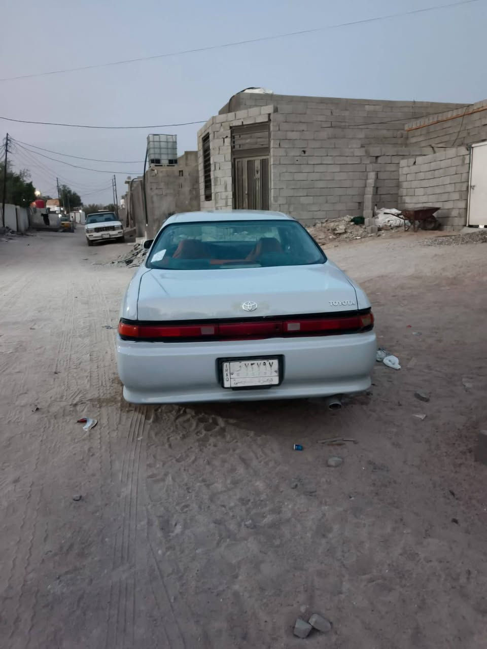 السلام عليكم سيارة مارك نفخ للبيع موديل 1993 مكفولة كص ونقل راعيها جاري تحويل مباشر سنوية 2029 رقم البصرة مشروع وطني مكينة وكير ثنين ونص جديد حدادة طخم تاير جديد كهربائيات كلها شغالة السعر 44 وبيها مجال مكان السيارة البصرة سفوان رقم صاحب السيارة ***********
