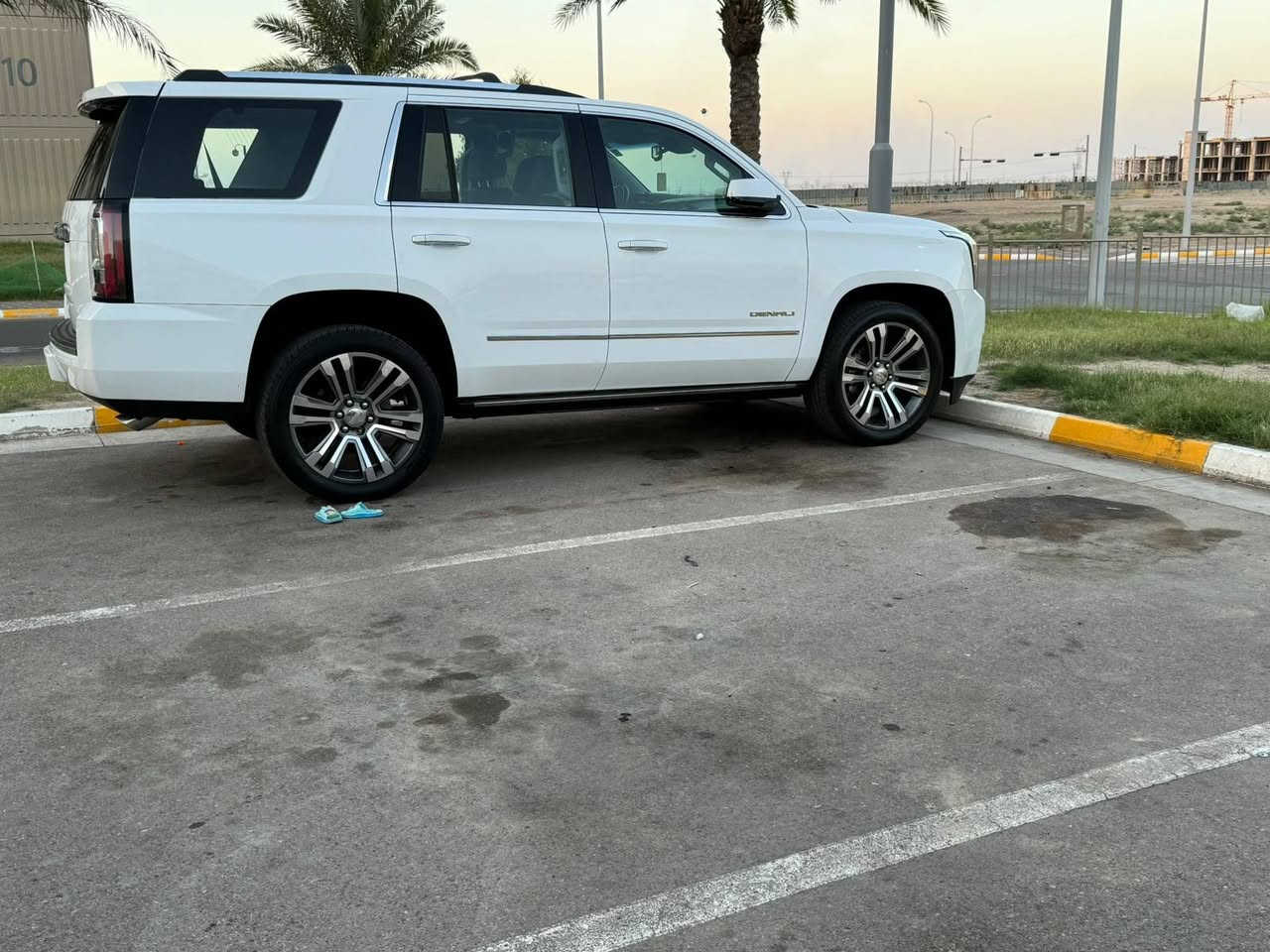 للبيع او مراوس حسب القناعة
السيارة وارد امريكي
موديل ٢٠١٩ حادثها جاملغ وباب عكس السائق مبدلات نفس اللون يعني بدون صبغ ، ( فقط الدعامية الأمامية مصبوغة ) السيارة بدون ايرباك ، كل ايرباكاتها سليمه على وضع الشركة .
السيارة جاهزة اي نقص ما بيها ،
ماشية ٧٩ الف قابل للزياده
رقم بغداد الماني ومكانها ببغداد بأسمي تحويل ثاني يوم
صور الحادث على الخاص

المواصفات 
دبل أريل دبل رادار
تشغيل عن بعد 
كامرات ٣٦٠ درجة
بصمة 
كشن رجاج 
داتا شو 
سلايد روف
لايت زنون بلادي
دبل شاشة
تحكم بريك 
جنطه ذكيه جلاق
رادار تحديد مسار
رادار خلفي
رادار امامي 
نقطه عمياء 
كشن تدفئة وتبريد سايق وراكب
كشن خلفي منفصل 
مري شفط 
اشارة بداخل المراية
كشنات جلد 
كشنات خلفية منفصل 
دوسات كهرباء 
ذاكرة ميموري ستيرن وكشنات
ويل ٢٢ بلادي 
وبعد مواصفات هوايا اعتقد الكل يعرفها ،
بيع او مراوس حسب القناعه
مكاني بغداد ، السعر32 الف $
للاستفسار رقم الموبايل ***********
صور الحادث مرفقة مع الصور .
