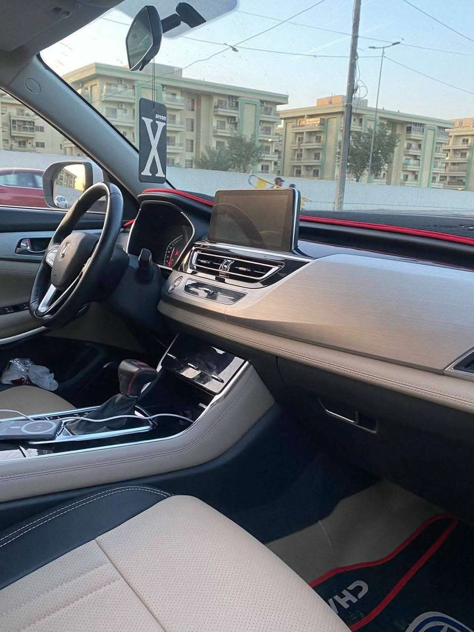 السلام عليكم/ شانجان 2019 cs75 رقم بغداد دولي حره تحويل مباشر ماشية 47 الف فقط مكفولة على يدي سونار جديد بانزين محسن السيارة روعة /السعر 135 بي مجال بسيط اتصل وتدلل ***********
