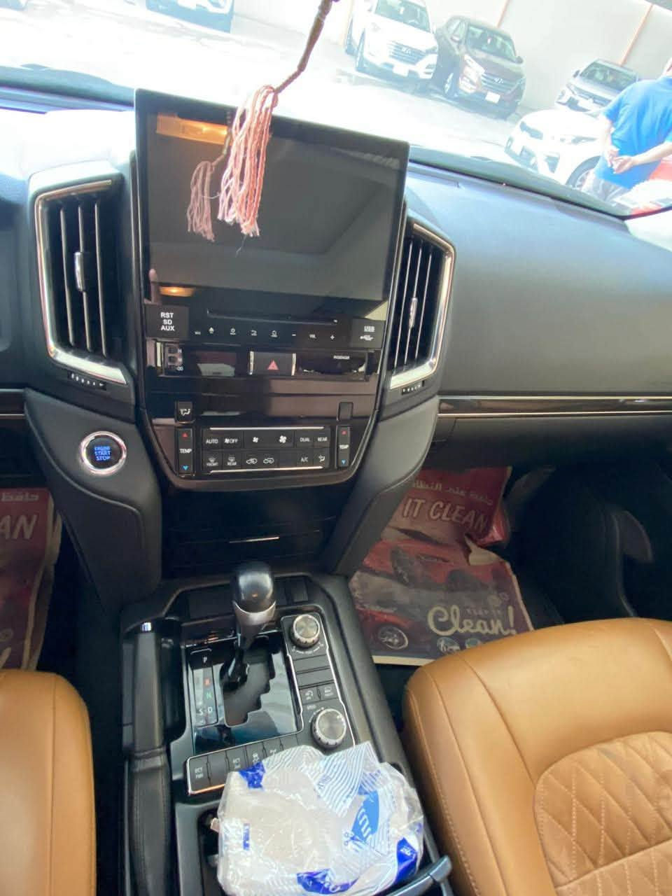 لاندكروز GXR • بحرينية • V6 4000