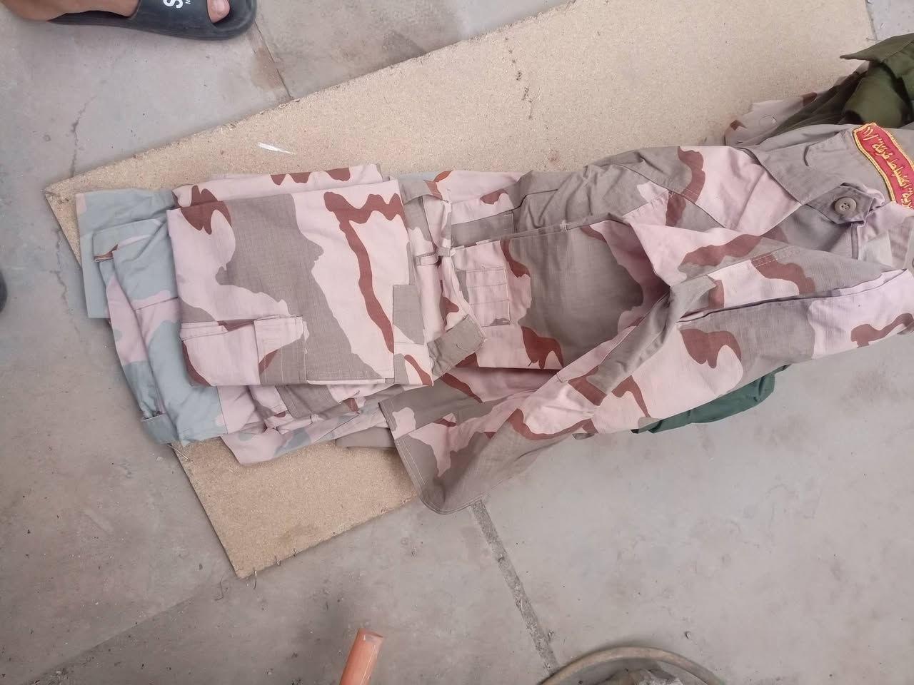ملابس • بدون تفاصيل • للبيع