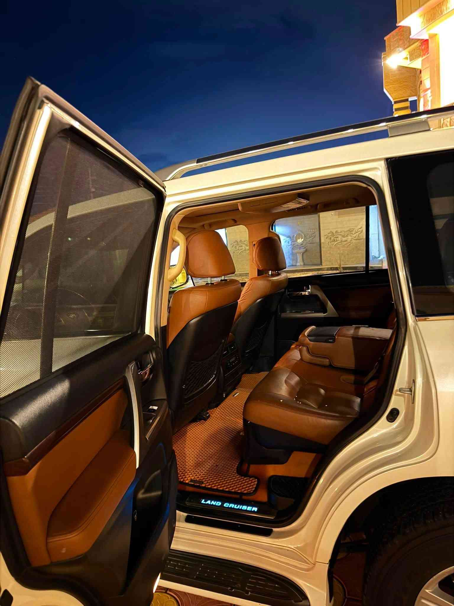 لاندكروز  2015.  VXR  محرك 8 سلندر 5700 فول مواصفات داخل قرميدي 
كفاله عامه من صبغ وفتح وتبديل ملاحضات جداً بصيطه 
تخم تاير جديد صدر جديد رقم بغداد 
ترهم مراوس 

غير متواجد عالنت اتصال فقط.  ***********
