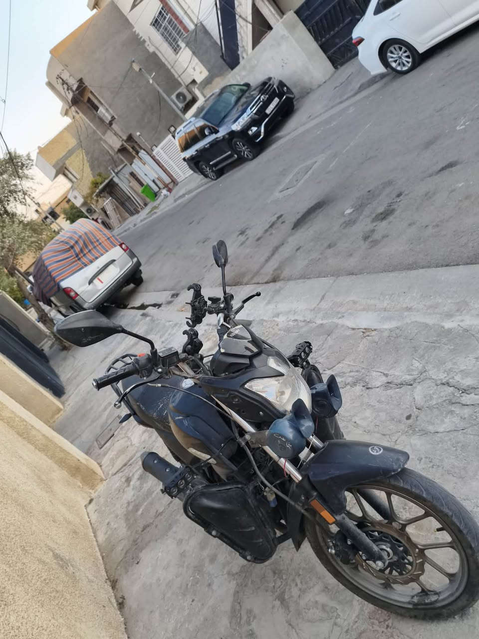 سلام عليكم
ار كي للبيع موديل 2024 مثل ما موضح بالصور نضيفه ومكفوله من الفتح بيها طعجة بالتانكي نقصها بريك خلفي واشاير امامي 
السعر 2175 
مكاني بغداد 
***********
