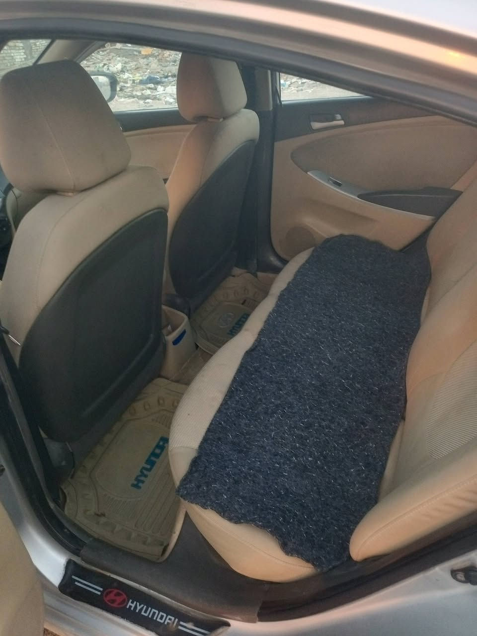 للبيع اكسنت 13خليجي سياره جديده وحلوه وجاهزة السعرمناسب جوا السوگ 80وبي مجال للشراي المكان ناصريه مركز محرك ابوالقطرتين المرغوب 1600جديد
گير جديد 
حداديه مظبوطه تواير اربعه جدد تبريد ثلج 
ويا السويج 
جامات اربعه يصعدن وينزلن 
لا يتم قوي 
والعالي زنون 
بيها شاشه وكامره خلفيه 
والشراي يجي ويگلب ويطلع تراي ويفحص وين ماريد للتواصل هذا رقمي بي واتساب ***********
