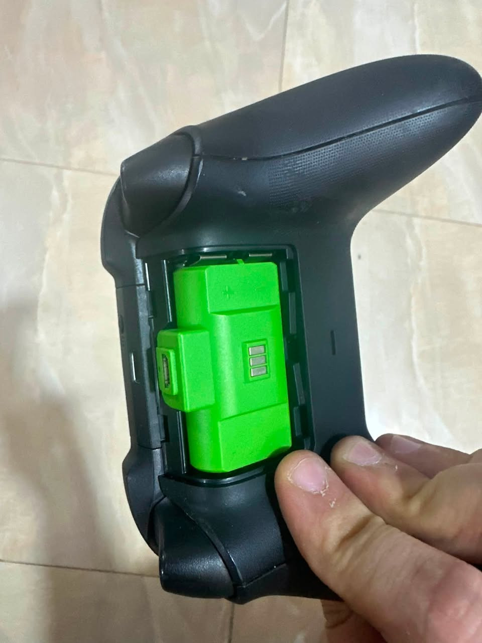 شون الشباب XBOX SERIES X
اصدار ٢١ استخدام قليل كلش 1TB نظافته ١٠٠٪؜ وياه اليده الاصليه مالته وبطاريه ( العلبه مادري وين ضامها 🤣 ) 

استخدام شخصي قليل 

السعر ٧٨٠ وبيه مجال بسيط 

الي يحب يتواصل ويايه دايركت لو على رقم وتساب ***********

مكاني بغداد
