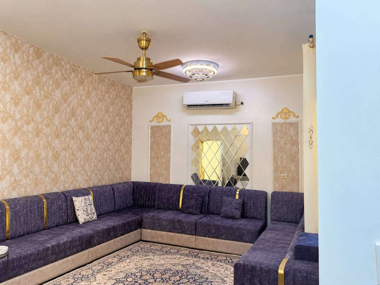دار سكن في مجمع الامل السكني
مساحه 200م، السعر 480 مليون وقابل للتفاوض

نص مكتوب في الصور:
- دار سكن في مجمع الأمل بموقع مميز المساحة 200 م طابقين عقارات الحمزة ***********