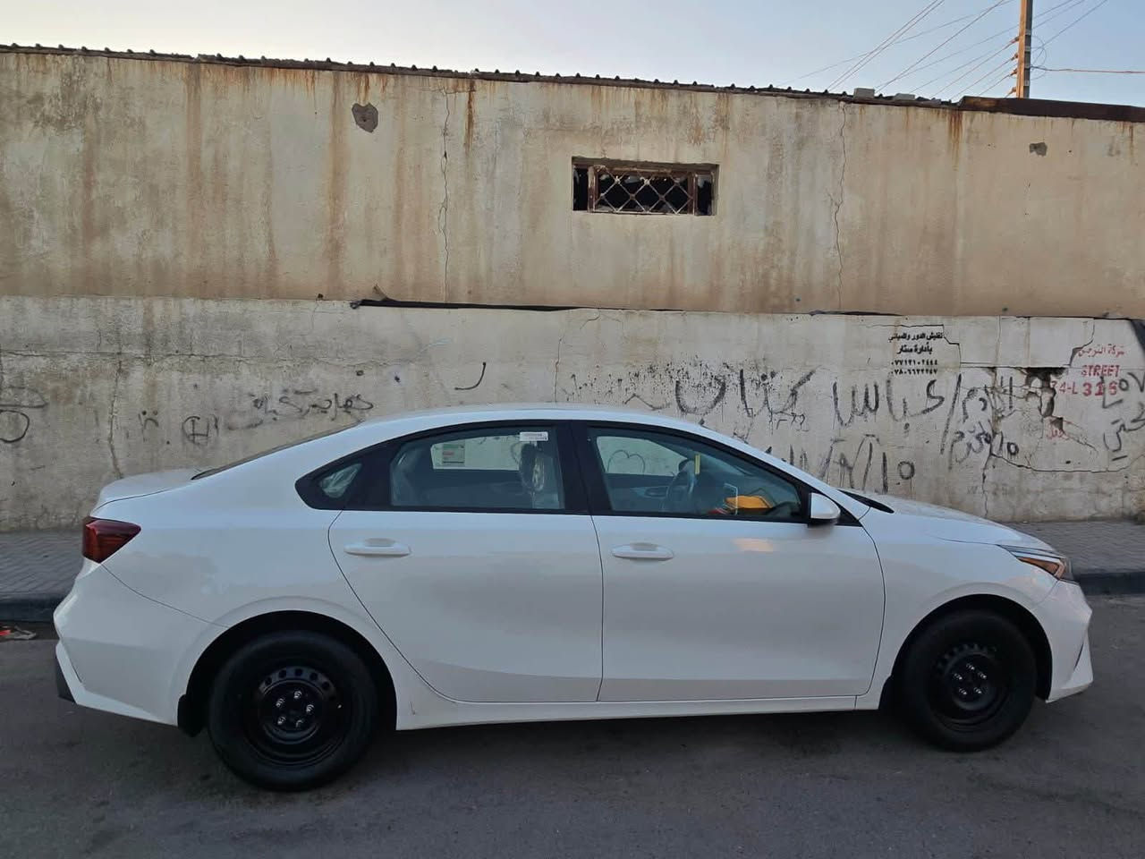 سلام عليكم كيا سيراتو خليجي موديل2022
بيه بيند وجاملغ فقط والباقي كفاله
ماشيه 117كيلو 
السياره جديده شوف العين
145وبيه مجال
مكاني بصره الجزائر 
***********

