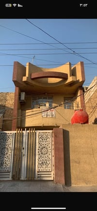 بيت بالديوان خلف جامع الرحمن المساحه١٤٠ الببت كامل مابي اي نقص واجهه ٥...