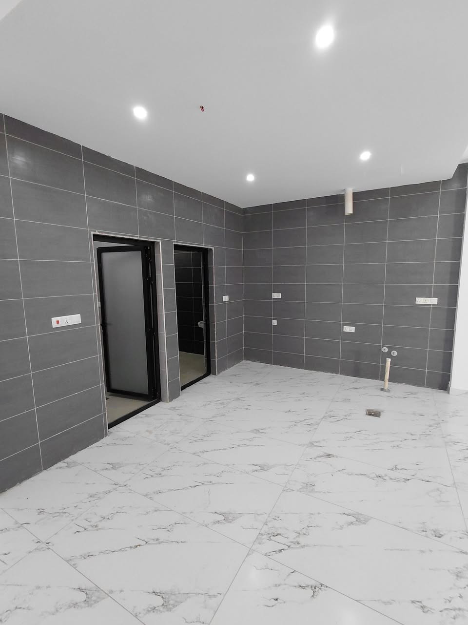 🏠 شقة واسعة ومميزة في مجمع درة السيدية – بغداد

📍 الموقع:
السيدية – مجمع درة السيدية
 قرب نادي السيدية المغلق للألعاب الرياضية

📐 مساحة الشقة: 145 م²

✨ مواصفات الشقة:
• 🛏️ 3 غرف نوم
• 🛋️ صالة واسعة
• 🍳 مطبخ
• 🚿 2 صحيات
• 🌿 بالكونة
• ⚡ خدمات متوفرة
• 🏡 شقة واسعة ومريحة ومناسبة للسكن العائلي

⭐ موقع مميز ومساحة مناسبة لعائلة تبحث عن الراحة والسكن الهادئ.

📞 للاستفسار والتواصل:
***********
