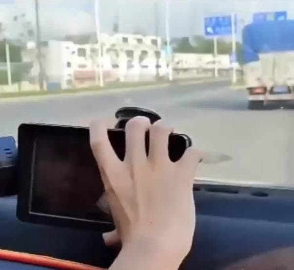 السلام عليكم عندي هذني شاشتين عالدشبول مواصفاتهن موضحه بالفيديو بس الفيديو تابع البيج يبيعهن اغلى اني ابيعلك الوحده على ٤٥ ماعندي توصيل مكاني بغداد العامرية ***********
