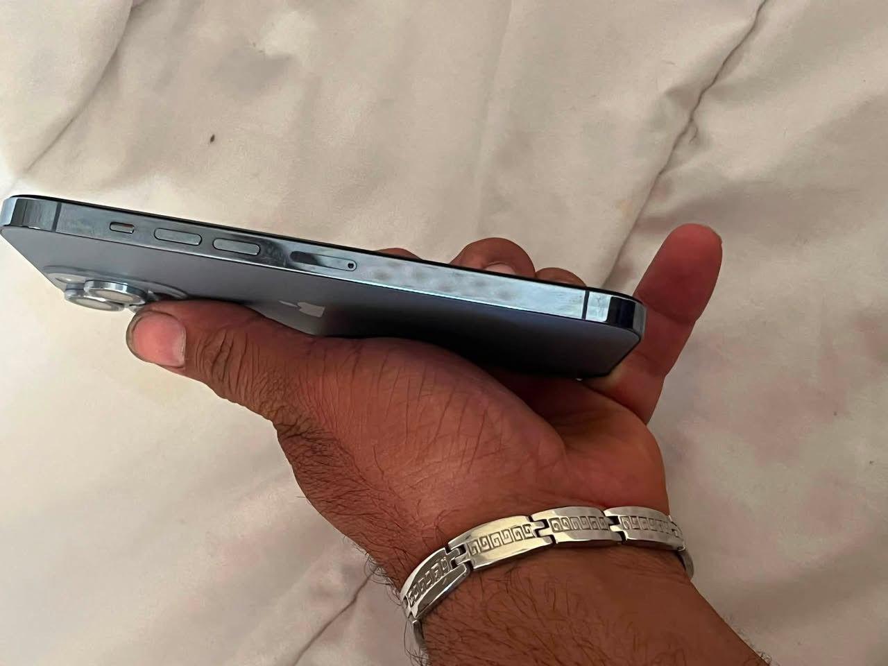 سلام عليكم ايفون ١٣ برو ماكس 
مبدل شاشة نوعية زينة 
بطارية 82 
ذاكرة 128
رقم ***********
سعره ٥٥٠
