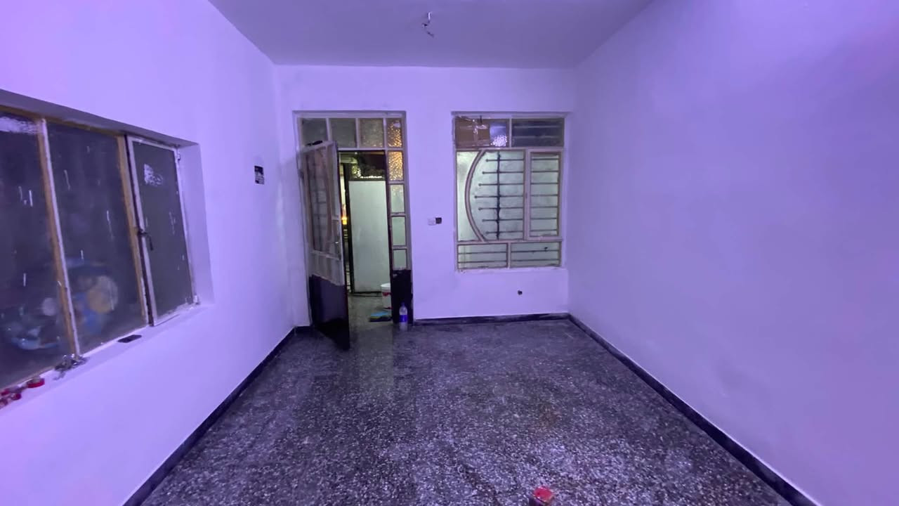 بيت للبيع مساحة100متر بشارع الزيتون طابو ملك صرف طابق ونص على الشارع الرئيسي السعر 140 رقم ***********
