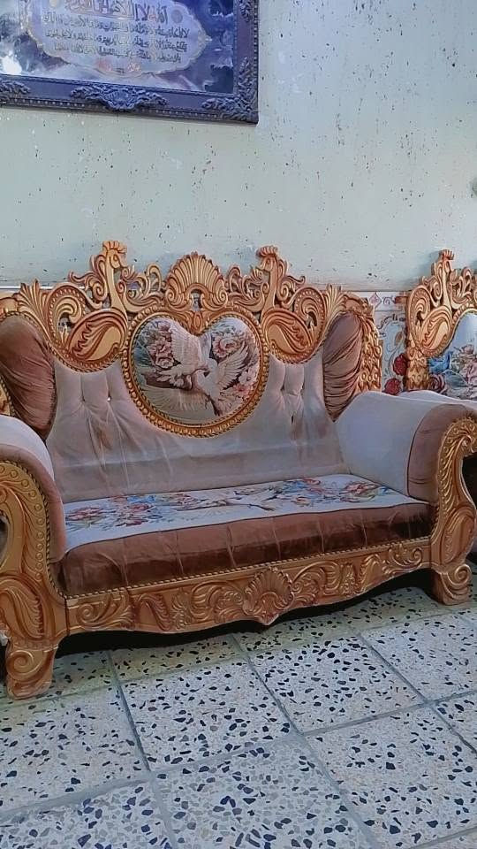 السلام عليكم
متاح تخم ملكي ابو الطاووس
10 مقاعد 
السعر 150 وبيه مجال للشراي
العنوان/ الغزالية شارع لضغط
للتواصل / *********** واتساب
