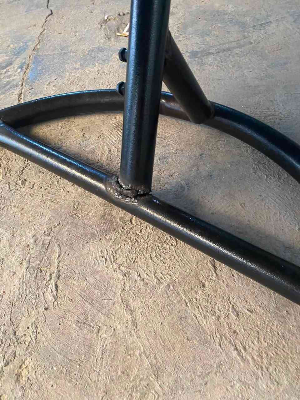 مرجوحه للبيع. بي ضرر بسيط يحتاج لحيم موضحته بصوره. مكان بغداد حي العامل. سعر٤٠ الف.  ونضيفه هي بس هذا ضرر يحتاجله لحيم.  رقم ***********
