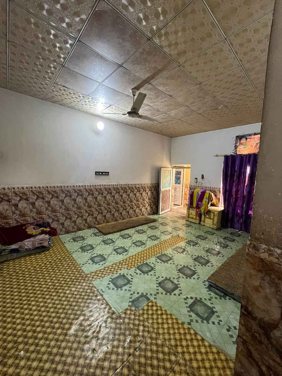 بيت طابو للبيع مساحة البناء ١٥٠ صافي بس البيت ويه الخدمات يطلع فوك ال ٢٠٠ السعر ٨٥ وبي مجال قليل ***********للاتصال 

ديوان٨*٥
غرفه ٦*٥
غرفه٦*٥
صاله٧*٥
مطبخ٤*٤
صحيات داخليه
صحيات خارجيه
الحوش ١٢ متر 
الكراج ايضاً ١٢ متر 
بناء حديث 
كلشي موضح بالفيديو العنوان شارع السوداني
