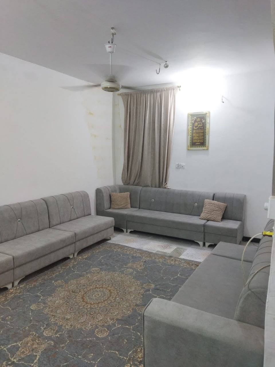 السلام عليكم بيت للبيع المساحه 120 متر ويحتوي على غرفتي على على غربتين وصاله ومطبخ واستعمال السعر 30 مليون الاستفسار ان تصل على المراسله واتساب على هذا ***********
