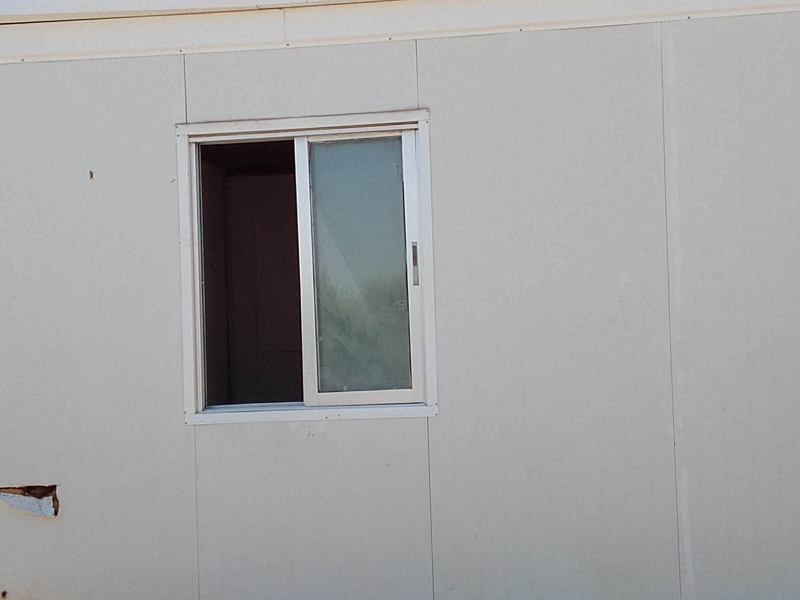 السلام عليكم ... 
كرفان 12x4 بي غرفتين كل غرفة سويت الغرفة 4x4 مع حمامات كاملة نظافه جيده جدآ يحتاج ترتيب من الداخل فقط مكانه محافظة كربلاء منطقة الشريعه 
للاستفسار : ***********
