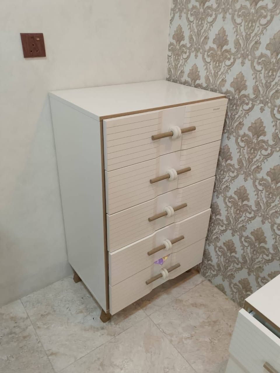 للبيع غرفه نوم شرط النظافه 7 قطع سعره 750 للاستفسار اتصل
***********
