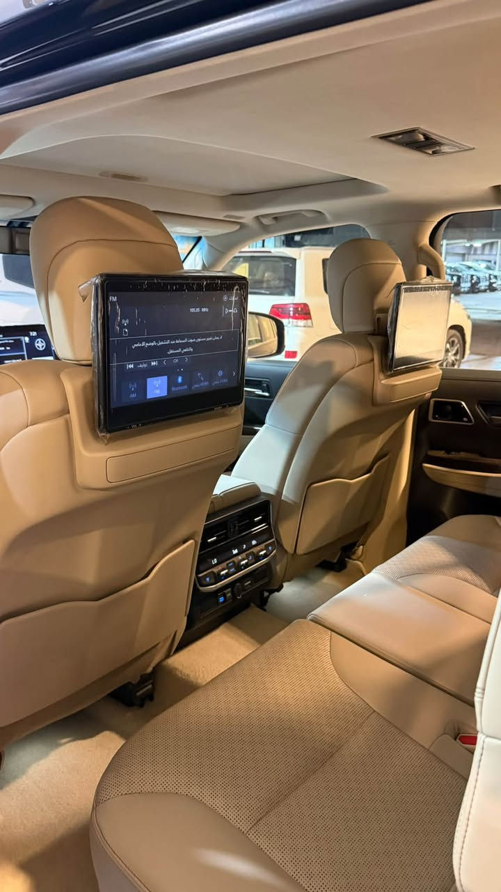 السلام عليكم 
لاندكروز VX 2022 
مكفولة 
كشنات خلفية كهرباء 
صندوك كهرباء 
كراسي خزن 
كشنات تدفئة تبويد 
كشنات كهرباء 
كراسي خلفية تبريد 
سماعات JBL
عداد شاشة 
لايت LED 
شاشات خلفية جبيرة 
شاشة امامية جبيرة 
محرك 4000 
مري شفط 
سايد برسك دكمة 
اوتو هولد 
ماوس انضمة قيادة 

السيارة ساز اصلية 
ماشية 70 الف 
مكفولة عدا رصعتين كلش صغار 
مطلعيهن PDR
مغلفة PPF

السعر 63 الف وبيها مجال 
السيارة VX مو عادية 

***********
