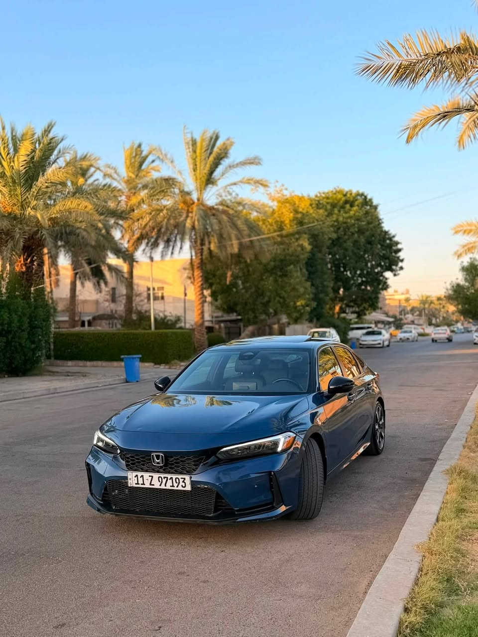 📌 للبيع: هوندا سيفيك تورينج 2025 (Honda Civic Touring) - أعلى فئة Full Option
سيارة بحالة الوكالة شبه جديدة، قمة في النظافة والفخامة والاعتماديه اليابانيه .

🚗 المواصفات الأساسية:

 الموديل: 2025

 الفئة: تورينج (Touring) - أعلى فئة بالكامل

 المسافة المقطوعة (العداد):24,000كم

 المحرك:  2٠0Lقوي واقتصادي جداً

 ناقل الحركة: أوتوماتيك CVT

 اللون الخارج [ ابيض صدفي ]

 اللون الداخلي: [ جلد أسود ]

✨ أبرز مواصفات فئة التورينج:

 نظام صوتي فاخر من BOSE مع 12 سماعة

 مقاعد جلد مع تحكم كهربائي وتدفئة

 شاشة معلومات ترفيهية تعمل باللمس قياس 9 إنش

 شاشة عدادات ديجيتال بالكامل قياس 10.2 إنش

 دعم لاسلكي لنظامي Apple CarPlay و Android Auto

 شاحن لاسلكي للهواتف الذكية

 فتحة سقف

 حزمة الأمان الذكية Honda Sensing (تحديد المسار، رادار، كبح تلقائي، ومثبت سرعة ذكي)

 حساسات ركن أمامية وخلفية مع كاميرا خلفية

 تشغيل عن بُعد ودخول ذكي بدون مفتاح

📄 الأوراق والترخيص:

 [جاهزة للتحويل فوراً / سنوية سارية]

💰 السعر المطلوب: [165$]

📍 الموقع: [بغداد / السيدية]

📞 للتواصل والاستفسار: [رقم الهاتف ***********
