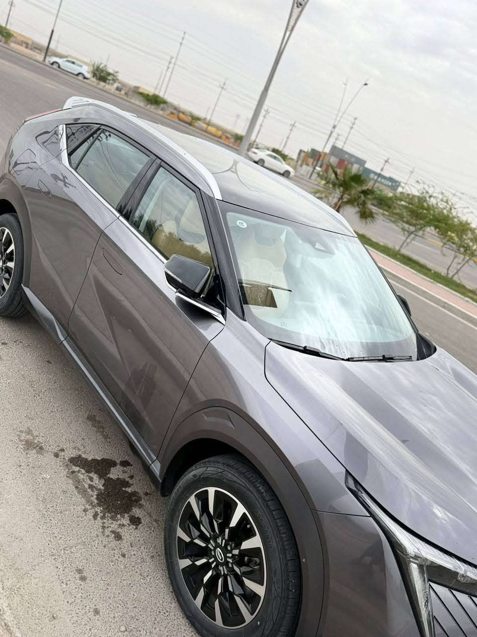 السلام عليكم GAC
ماشية 24000 كيلو 
موديل 2024
فول مواصفات اعلى فئه
1/1
السياره 
محرك بانزين 2000 تيربو 
محجوزه بسم موضف
 يسوي وكاله بسم المشتري
كفاله عامه السياره
ملاحظة الايت الأمامي بصف السايق محترك الكارت مالتة يرادلة كارت او تبدل لايت كيفك انتا السعر ٢٠ مليون
مكان السياره البصره
التنومة رقم الهاتف *********** البصرة, العراق
