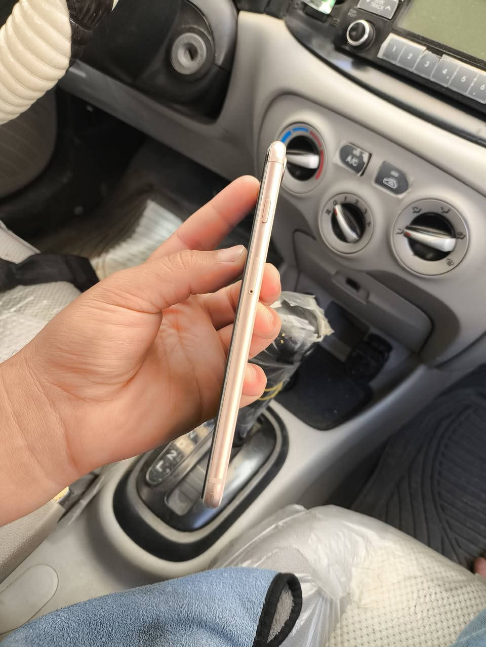 📱 آيفون 8 بلس | 64GB
🔋 البطارية: 100% (مستبدل أصلي)

✨ مواصفات الجهاز:
📸 الكامرات شغالات، تصوير حيل حلو
🔊 الصوت شغال وواضح
📳 الهزازات شغالات
🔘 الدكمة شغالة
☝️ البصمة شغالة
🎮 ببجي 60 فريم

📶 السيم كرت:
⚠️ السيم شغالة، لكن من تتصل يطلع فشل اتصال
🔧 يحتاج تصليح أو برمجة

🖥️ الشاشة بلادي
📌 بيها أثر داخل الشاشة، ما يبين وما يأثر على الاستخدام

💰 السعر: 75 ألف

📍 الموقع: الموصل – الأيسر
📩 التواصل: خاص أو اتصال مباشر
📞 ***********

🛒 بيع فقط | توصيل ماعندي
⏰ متواجد من الصبح لحد الساعة 3 ونص العصر
