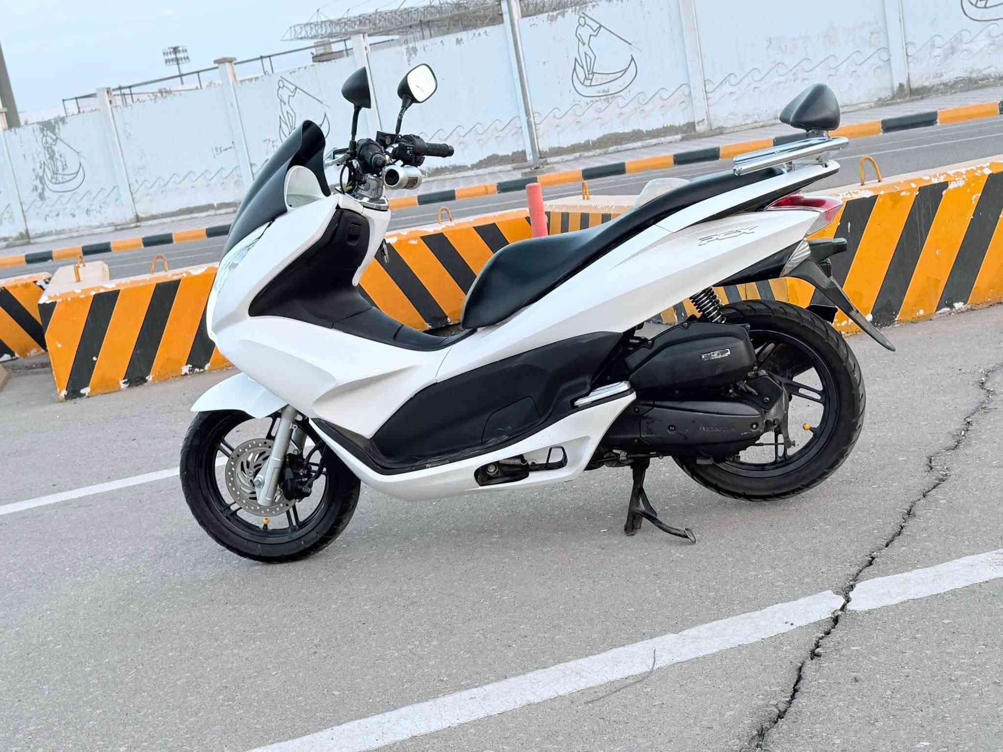 سلام عليكم pcx جيل اول ياباني jf 150cc
كفاله عامه من الكهربائيات الئ المحرك كلشي شغال بيه
السعر ١٠ وبيه مجال بسيط /ميسان
*********** وتساب او خاص اذ عندك شي

نص مكتوب في الصور:
- HONDA
