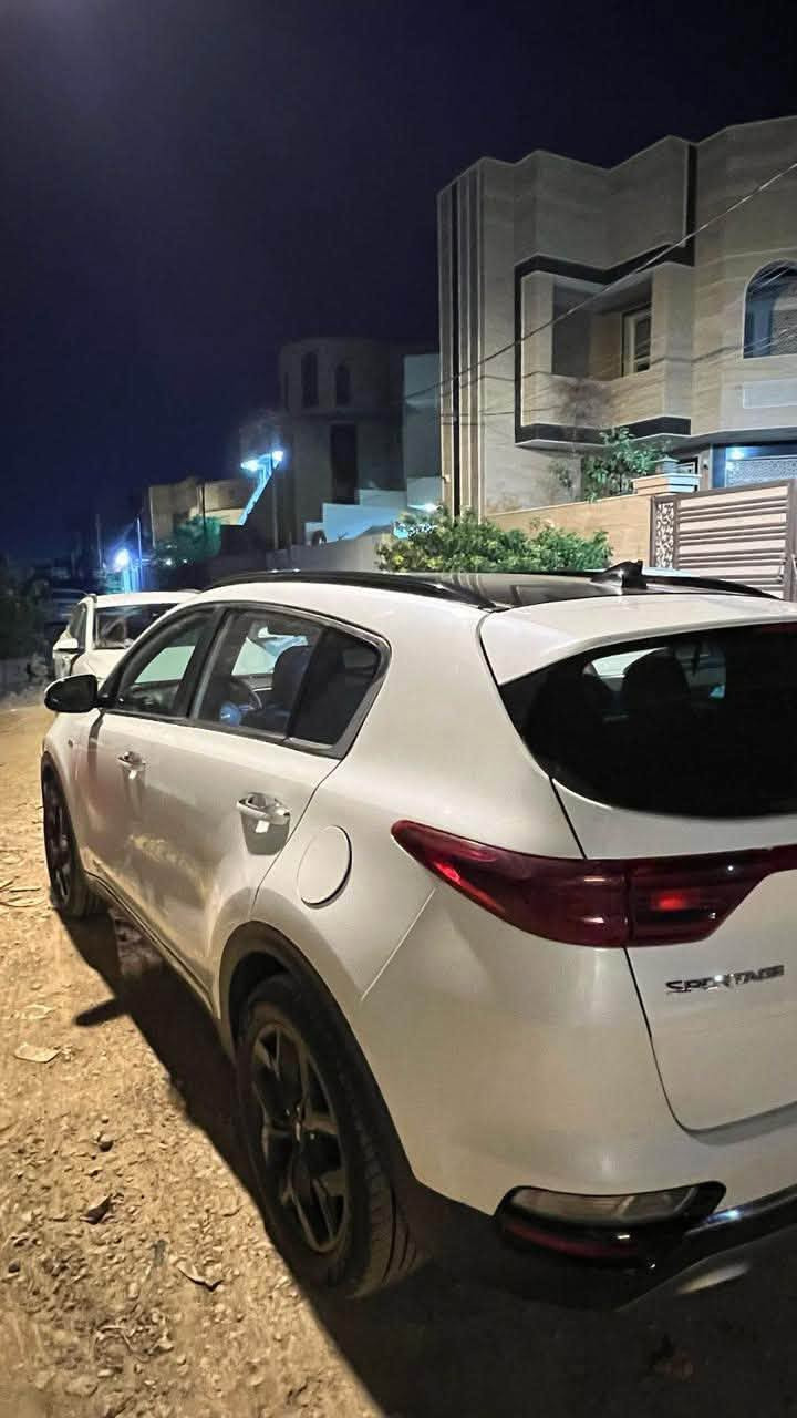 سبورتج مودي 2020 وارد امريكي
السياره  فئه سبورت محرك 2400ccماشيه 100الف كيلو 
بانوراما تحديد مسار نقط عميه كلشي متوفر بيها . بس سويج السياره مو بصمه نضيفه السياره وملحقاته كامله والحادث خلفي من وره جاملغ وتبديل جنطه 
سعر 135 ورقه 
للاتصال والاستفسار حاضر اني السياره مشروع وطني رقم بغداد
مكاني بابل حله 
***********
