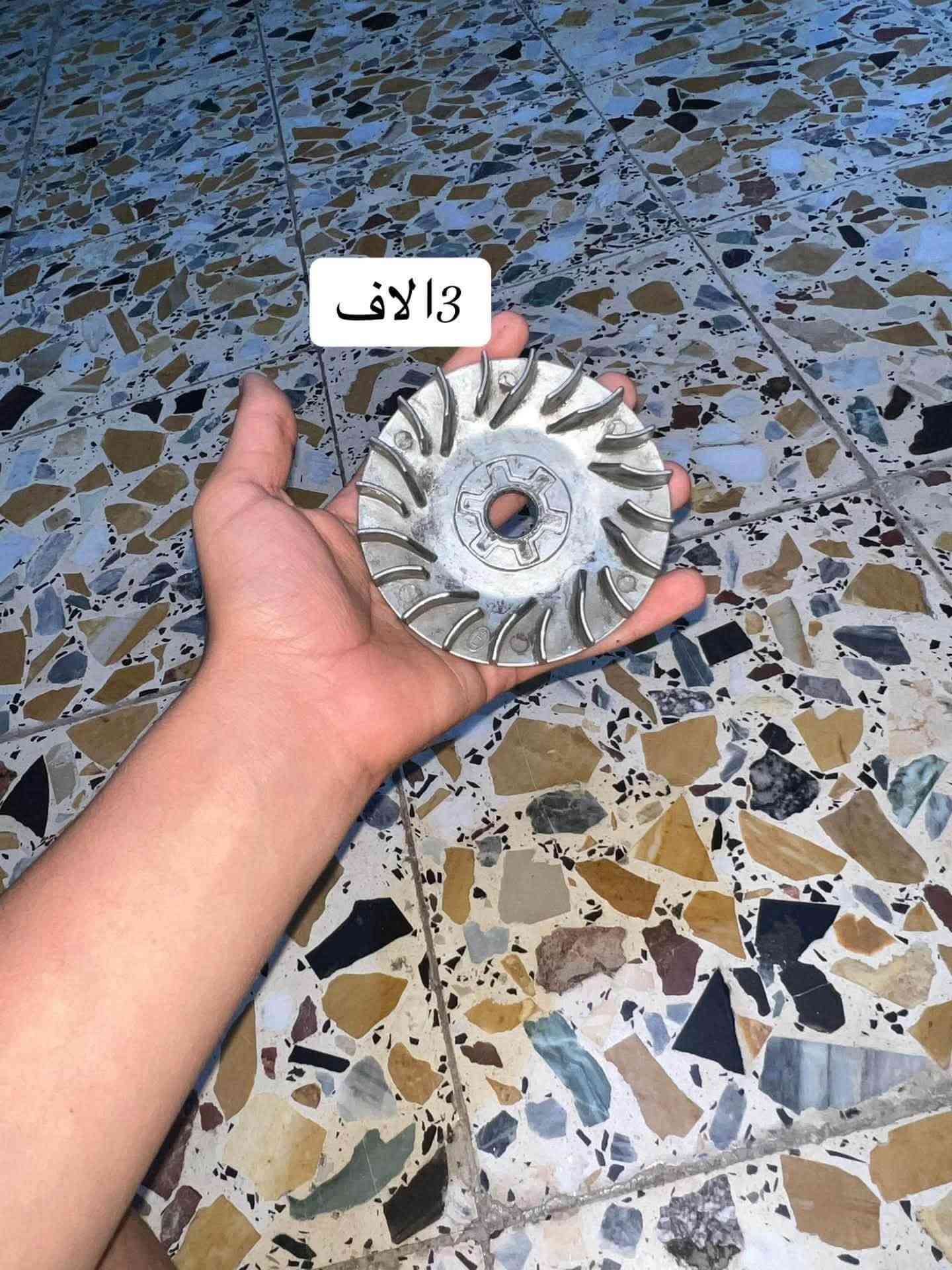 السلام عليكم اغراض دراجه للبيع مكاني بصره رقمي***********

نص مكتوب في الصور:
- رياضي سبادير ماكس يرهم منغولي وعدله وثعلب سعر 25 حديد
- مدكر خلفي ماكس بلادي سعر ١٣ الاف
- 15 الاف
- 15 اللاف
- 3 الاف
- قبق فلاوين سعر ١٧ الاف