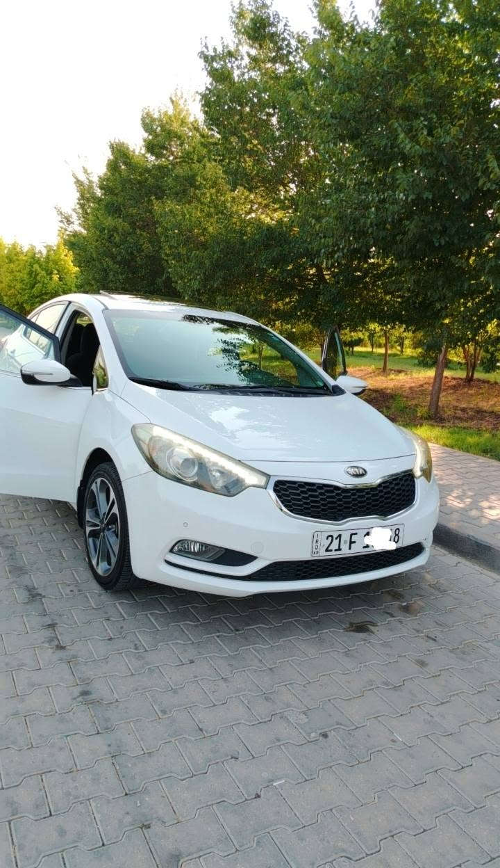 🚘 کیا سیراتۆ 2013  شکڵی تازە  خەلیجی 🚘
✅ مەکینەی 1.6L، پستن 4 
✅ 128,000 KM ڕۆیشتووە
✅ فول مواسەفات
✅ سڵاید 
✅ 5 ویل کرۆم
✅ حاسەی پێش و دوا
✅ ئاوێنەی کارەبایی
✅ 4 تایەی لۆک
✅ تەحدیدی خێرایی (Cruise Control)
✅ سووکانی ڤۆلیۆم و گێڕی سوکان 
✅ تەبرید مەرکەزی  (سارد و گەرم) بەشەرت
✅ مەکینە و گێڕی  نەکراونەتەوە
✅ کامل سێرڤیسی بۆ کراوە
🟢 تەنها ڕوبعێکی چەمەلەغی دواوە بۆیاغە، لەگەڵ یەک دەرگای دواوە گۆڕاوە بە بیلاد.
📍 شوێن: سلێمانی
📞 ***********
📞 *********** السليمانية, العراق
