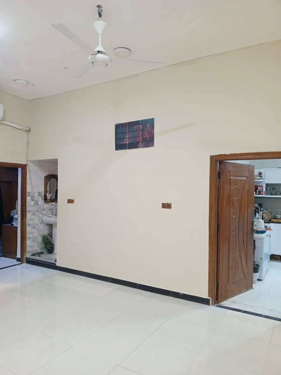 شـركـه أنوار الجـزائري للعقارات والمقاولات 
يتوفر  بيت حديث للبيع 
العنوان : الفنجانيه📍
المساحه :    200 م
الواجهه :   10 م
محتويات البيت : طابقين 4 غرف منام + استقبال + صاله + مطبخ + صحيات + كراج 
المواصفات :  شارع 15 متر عريض ويقع مقابل خدمات + بناء حديث 2020 طابوك بالكامل 
السعر الأجمالي :   375 مليون 🛑

عنوان الشركه الجبيله مجاور جوتن للاصباغ 
و قصر شيرين  📍

شركه أنوار الجزائري للأستثمار العقاري والمقاولات العامه والتجاره العامه . 
الشـركة  مجازة رسمياً وقانونياً من جميع الجهات المعنيه 
 
للاطلاع على باقي العروض او مشاركه عرض مع الشركه
 التواصل عبر الارقام التاليه :
***********
***********
***********
