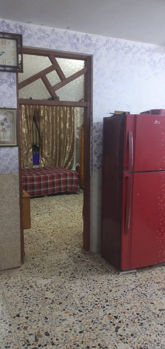 السلام عليكم يوجد بيت للبيع مساحه ١٧٠ متر جسر ديالى العريفيه شارع المخبز مقابيل الفرن صمون قريب  جامع العريفيه طابو سند ٢٥ سعر مناسب غرف عدد٢ درج خارجي بيت كلش مرتب للتواصل ***********سعر ٦٥ وبي مجال
