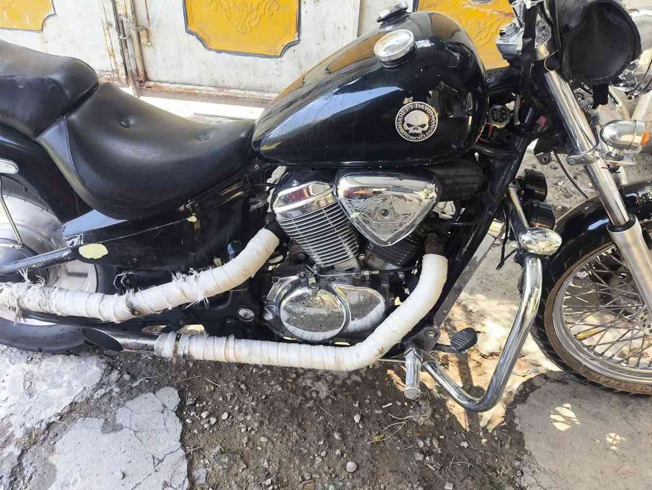 السلام عليكم 
هوندا استد 400 
رقم سنويه بغداد باسمي شرط التحويل 
دراجه خير من الله كابريتر بلكات كلها مسوي لها دامه دهن ام زايل ابدل ماي اخضر زيتي دراجه ماكينه نزلت لها بس رنكات يم ابو الجوز فقط مكينه وكير كفاله وخير من الله كهربائيات كلها كامله تخم تاير جديد ويل خلفي جوبلس ستيرن جيكانو صالنصات رياضيه جنط خلفيه دراجه امانت الله هواي صارف عليها هواي تعبان عليها 
السعر المطلوب 16 بيها مجال 
مكاني بغداد البلديات 
رقم الهاتف***********
