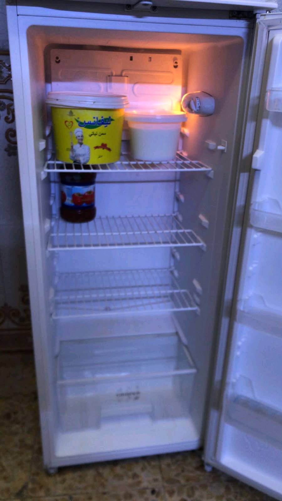 سلأم عليكم ثلاجه اخو جديد قبل شهرين مشتريته ؤضمانه وياه طول مترين ولعرضثلاجه تلتربتع لا ماعرف بلقدم ثالج عفته عله غرضه وصورته تجميد خير من الله فول واحلى من الصور المكان بغداد أبو دشير رقم الهاتف. /سعر300......الف وبيه مجال لطيبين ***********