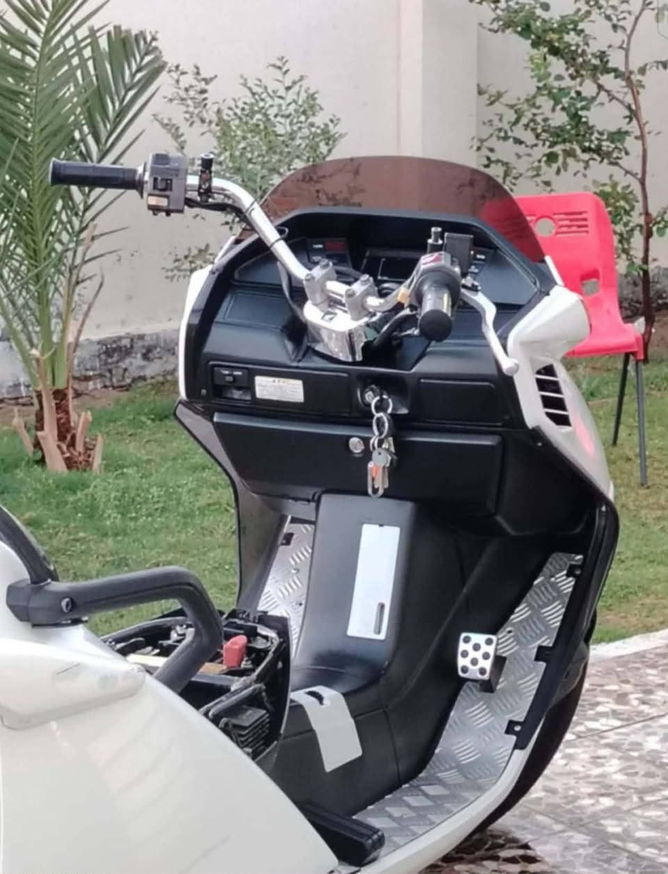 البيع السعر، خاص المكان شاميه لا مو شراي لا يراسل الدراجه مامفتوحه ولا ملعوب بيه كله شغال بيه مابيه نقص وهاذه رقمي ***********
